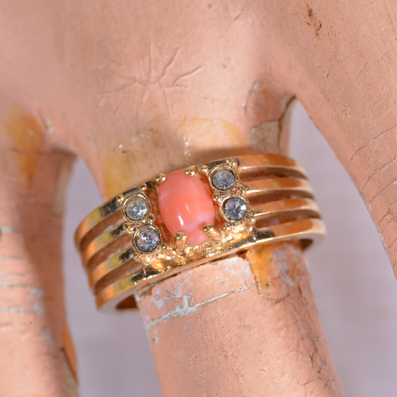 Vintage Jewelry - SOLD vintage Avon gold tone ring coral rhinestone sz 6
